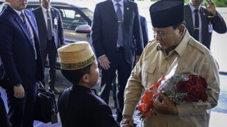 Suasana hangat penuh keakraban mewarnai penyambutan Presiden Republik Indonesia Prabowo Subianto saat tiba di salah satu hotel di Rio de Janeiro, Brasil, pada Sabtu, 5 Juli 2025. (Foto: BPMI Setpres)