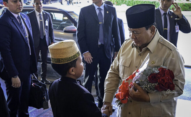 Suasana hangat penuh keakraban mewarnai penyambutan Presiden Republik Indonesia Prabowo Subianto saat tiba di salah satu hotel di Rio de Janeiro, Brasil, pada Sabtu, 5 Juli 2025. (Foto: BPMI Setpres)