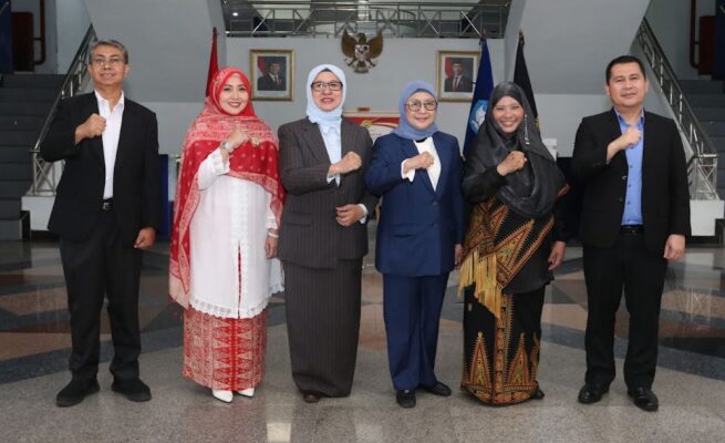 Dr. Rosaria Indah, M.Sc., Ph.D dilantik sebagai Dekan Fakultas Kedokteran dan Ilmu Kesehatan (FKIK) Universitas Bengkulu (Unib) untuk periode 2025–2029. (Foto: Humas USK).