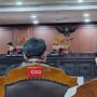 Mahkamah Konstitusi (MK) menolak permohonan uji materi mengenai syarat calon Presiden dan Calon Wakil Presiden minimal harus berpendidikan minimal sarjana strata satu (S1)