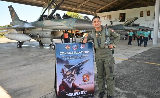 Mayor Pnb Eri Nasrul M, Atau disapa dengan callsign 'Grayfox' adalah salah satu penerbang pesawat tempur F-16 di Lanud SIM, Blang Bintang, Aceh Besar, Senin (30/6). (Foto: Dok. Penerangan Lanud SIM)