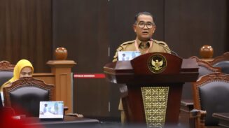 Dirjen Otonomi Daerah Kemendagri Akmal Malik mewakili Pemerintah menyampaikan keterangannya dalam sidang pengujian Pasal 115 ayat (3) UUPA pada Senin (30/6/2025) di Ruang Sidang MK. (Foto: Ist)