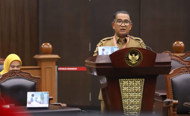 Dirjen Otonomi Daerah Kemendagri Akmal Malik mewakili Pemerintah menyampaikan keterangannya dalam sidang pengujian Pasal 115 ayat (3) UUPA pada Senin (30/6/2025) di Ruang Sidang MK. (Foto: Ist)