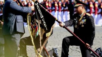 Polda Aceh meraih tanda kehormatan Nugraha Sakanti dari Presiden RI, Prabowo Subianto, yang diterima langsung oleh Kapolda Aceh, Irjen Pol Achmad Kartiko, pada upacara Hari Bhayangkara ke-79 di Silang Monas, Jakarta, Selasa (1/7). (Foto: Ist)