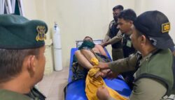 Tim Kalong Satpol PP-WH Banda Aceh berhasil membawa paksa dua ODGJ ke (RSJ) Aceh, Selasa dini hari (1/7). (Foto: Ist)
