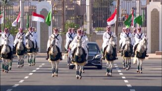 Suasana penuh keakraban menyelimuti Istana Al-Salam, Jeddah, saat Putra Mahkota sekaligus Perdana Menteri Arab Saudi, Pangeran Mohammed bin Salman (MBS), menyambut Presiden Republik Indonesia Prabowo Subianto dengan pelukan hangat, Rabu sore, 2 Juli 2025.