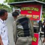 Satpol PP-WH Banda Aceh melakukan penertiban PKL yang berjualan di sepanjang Jalan Sultan Iskandar Muda hingga kawasan Pelabuhan Ulee Lheue, Rabu (2/7). (Foto: Ist)