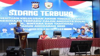 Wakapolda Aceh Brigjen Pol Ari Wahyu Widodo memimpin sidang terbuka kelulusan 169 calon taruna Akademi Kepolisian (Akpol), Bintara dan Tamtama tahun 2025, di aula Presisi Polda Aceh, Rabu, 2 Juli 2025. (Foto: Ist)
