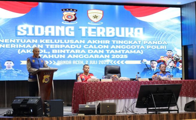 Wakapolda Aceh Brigjen Pol Ari Wahyu Widodo memimpin sidang terbuka kelulusan 169 calon taruna Akademi Kepolisian (Akpol), Bintara dan Tamtama tahun 2025, di aula Presisi Polda Aceh, Rabu, 2 Juli 2025. (Foto: Ist)