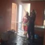 Petugas Damkar memadamkan kebakaran di kompleks Dayah Darul Ulum YPUI Banda Aceh, Jalan Syiah Kuala, Gampong Kramat, Kecamatan Syiah Kuala, Kamis, 3 Juli 2025. (Foto: Dok. DPKP Banda Aceh)