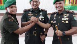 Danrem 011/Lilawangsa Kolonel Inf Ali Imran memimpin sertijab Dandim 0103/Aceh Utara dan Dandim 0111/Bireuen di Gedung KNPI Korem 011/Lilawangsa, Kecamatan Banda Sakti, Lhokseumawe, Kamis (3/7). (Foto: Dok. Penrem 011/Lilawangsa)