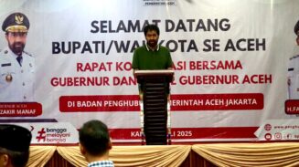 Gubernur Aceh, H. Muzakir Manaf, melakukan pertemuan bersama Anggota DPR RI dan DPD RI asal Aceh serta bupati dan wali kota se-Aceh di Kantor Badan Penghubung Pemerintah Aceh, Jakarta, Kamis 3/7, malam.