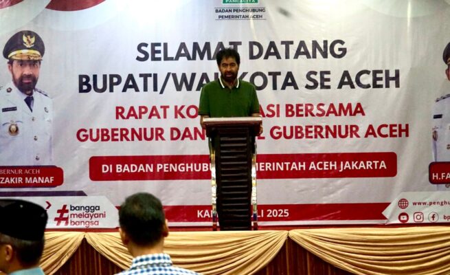 Gubernur Aceh, H. Muzakir Manaf, melakukan pertemuan bersama Anggota DPR RI dan DPD RI asal Aceh serta bupati dan wali kota se-Aceh di Kantor Badan Penghubung Pemerintah Aceh, Jakarta, Kamis 3/7, malam.