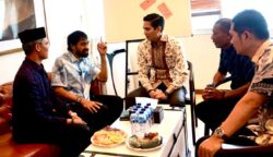 Gubernur Aceh Muzakir Manaf didampingi Plt Sekda Aceh M Nasir dan Ketua DPRA Aceh Zulfadli, bertemu dengan Ketua Fraksi Gerindra DPR RI, Budisatrio Djiwandono dan Anggota DPR RI asal Aceh TA Khalid, di ruang Fraksi Partai Gerindra, Lantai 17, Gedung Nusantara 1, DPR RI, Jakarta, Jum'at, 4 Juli 2025. Foto: (Ist)