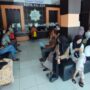 Masyarakat menyerahkan berkas permohonan bantuan di Kantor Baitul Mal Aceh (BMA), Jum'at (4/7). Hingga semester I tahun 2025, BMA menyalurkan dana zakat Rp19,647 miliar kepada 11.824 mustahik se-Aceh