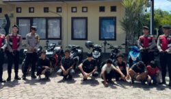 Polsek Banda Raya bersama Unit Patroli Presisi Ditsamapta Polda Aceh mengamankan 7 remaja terlibat balap liar saat shalat Jum'at di belakang Stadion Harapan Bangsa Lhong Raya, Banda Aceh, Jum'at (4/7). (Foto: Ist)