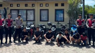 Polsek Banda Raya bersama Unit Patroli Presisi Ditsamapta Polda Aceh mengamankan 7 remaja terlibat balap liar saat shalat Jum'at di belakang Stadion Harapan Bangsa Lhong Raya, Banda Aceh, Jum'at (4/7). (Foto: Ist)