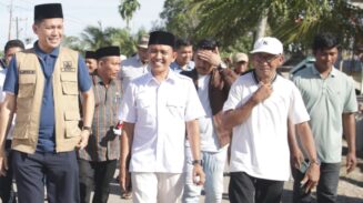 Bupati Aceh Selatan Mirwan menugaskan Plt Sekda Masrizal mengawasi dan memastikan stabilitas harga pupuk subsidi di Aceh Selatan. (Foto: Ist)