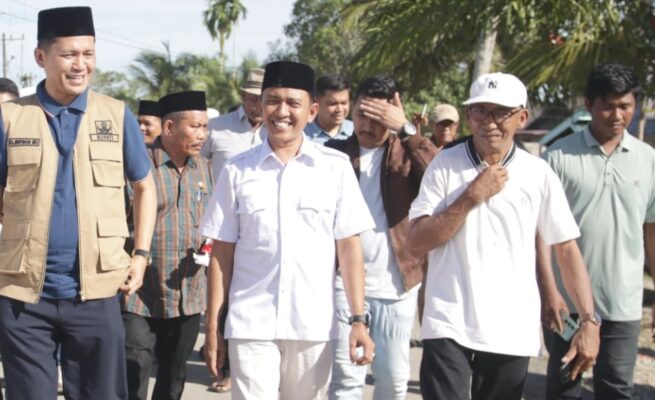Bupati Aceh Selatan Mirwan menugaskan Plt Sekda Masrizal mengawasi dan memastikan stabilitas harga pupuk subsidi di Aceh Selatan. (Foto: Ist)