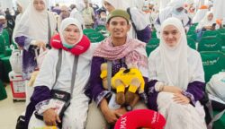 Kakak-beradik asal Pidie Al Afdhalul Muktabarullah (24) dan Munadhilatul Asyi (21) yang baru saja pulang dari Tanah Suci merasakan nikmatnya berhaji di usia muda. (Foto: Ist)