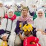 Kakak-beradik asal Pidie Al Afdhalul Muktabarullah (24) dan Munadhilatul Asyi (21) yang baru saja pulang dari Tanah Suci merasakan nikmatnya berhaji di usia muda. (Foto: Ist)