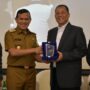 Wakil Gubernur Aceh, Fadhlullah menghadiri Duek Pakat Nasional Tata Kelola Dapur Makan Bergizi Gratis (MBG) di Balai Sidang Fakultas Ekonomi dan Bisnis USK, Senin (7/7/2025). (Foto: Ist)