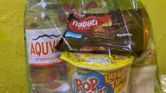 Pihak manajemen RSUD Sabang masih tetap membagikan paket makanan ringan (snack) kepada tenaga medis yang bertugas malam. (Foto: Ist)