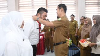 Plt Sekda Aceh M Nasir Syamaun saat membuka pelatihan kepemimpinan administrator di lingkungan Pemerintah aceh tahun 2025 di Aula BPSDM Aceh, Senin (7/7). (Foto: Ist)