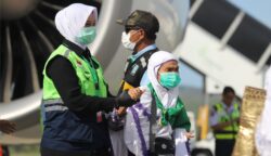 Jamaah haji Aceh kloter 10 tiba di Bandara Internasional Sultan Iskandar Muda Blang Bintang, Senin (7/7). (Foto: Ist)