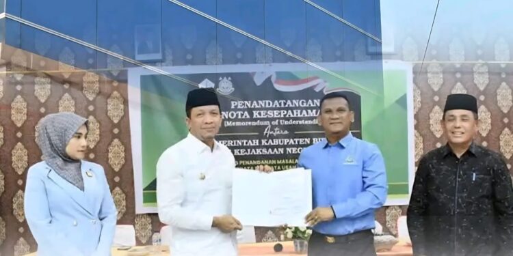 Kajari Bireuen Munawal Hadi SH MH menyampaikan pihaknya berkomitmen memberi pendampingan hukum secara profesional dan objektif kepada Pemkab Bireuen yang digugat calon pengantin yang gagal menikah akibat diagnosa hamil oleh Puskesmas Samalanga. (Foto: Ist)