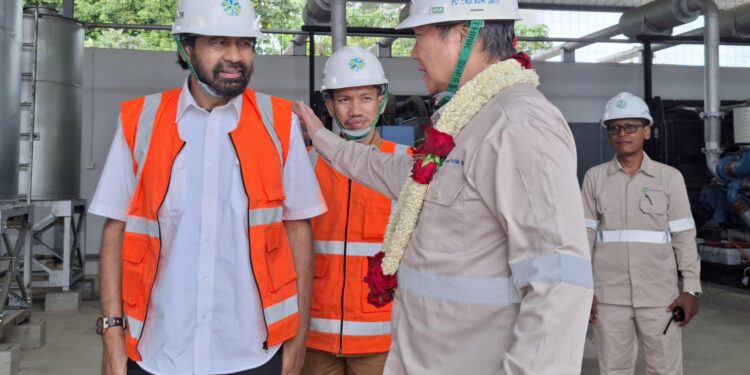 Gubernur Muzakir Manaf atau Mualem, mengusulkan pembangunan pabrik pengolahan gabah di Aceh kepada Direktur Utama Arsari Group Hashim Djojohadikusumo yang merupakan adik dari Presiden RI Prabowo Subianto. (Foto: Ist)