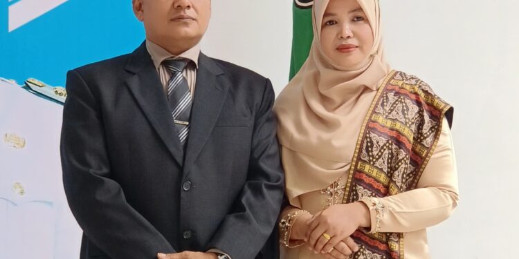 Muhammad Rizal akhirnya resmi dilantik sebagai pejabat definitif Kepala Satpol PP dan WH Kota Banda Aceh oleh Wali Kota Illiza Sa’aduddin Djamal, Selasa (8/7). (Foto: Ist)