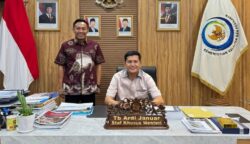 Bupati Aceh Selatan Mirwan MS bersama Staf Khusus Menteri Kelautan dan Perikanan, TB Ardi Januar. (Foto: Ist)