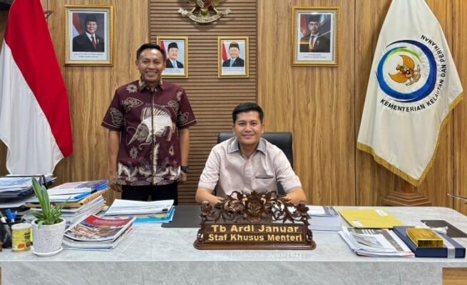 Bupati Aceh Selatan Mirwan MS bersama Staf Khusus Menteri Kelautan dan Perikanan, TB Ardi Januar. (Foto: Ist)