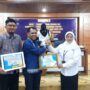 Pemkab Aceh Selatan melalui Wakil Bupati Baital Mukadis menerima secara simbolis Alokasi Dana DAK Fisik dan Non Fisik BOKB TA 2025, Senin (14/7). (Foto: Ist)