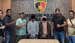 Seorang wanita paruh baya, ZU (33) warga salah satu Gampong di Pidie Jaya ditangkap Unit Jatanras Satreskrim Polresta Banda Aceh. Ia diduga melakukan pencurian uang Rp20 juta di TK Az – Zahra, Kuta Alam Banda Aceh. (Foto: Dok. Polresta Banda Aceh)