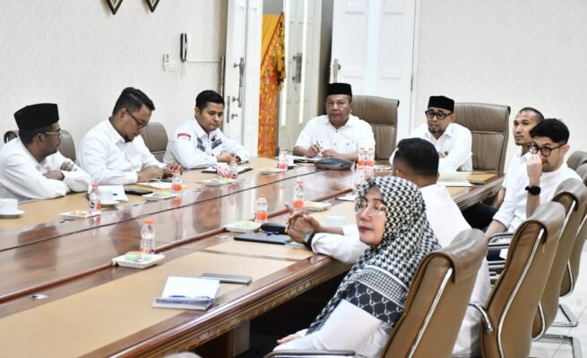 Wali Kota Illiza Sa’aduddin Djamal menggelar rapat kerja sama dengan Universitas Islam Indonesia (Yogyakarta)