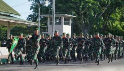 Prajurut TNI AD mengikuti upacara bulanan Kodam Iskandar Muda, Kamis pagi (17/4/2025) di Lapangan Blang Padang Kota Banda Aceh. (Foto: Ist)