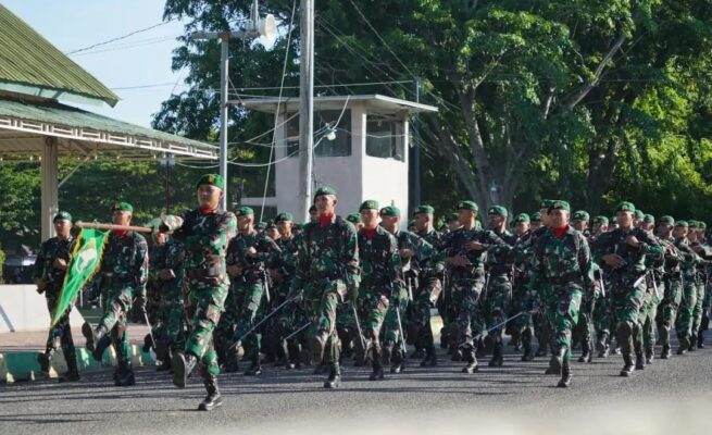 Prajurut TNI AD mengikuti upacara bulanan Kodam Iskandar Muda, Kamis pagi (17/4/2025) di Lapangan Blang Padang Kota Banda Aceh. (Foto: Ist)
