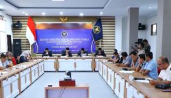 DKPP melakukan pemeriksaan terhadap Panwasih Banda Aceh pada Pilkada 2024 atas dugaan pelanggaran Kode Etik perkara Nomor: 50-PKE-DKPP/I/2025 di Kantor KIP Aceh, Kamis (17/7). (Foto: Dok. DKPP RI)