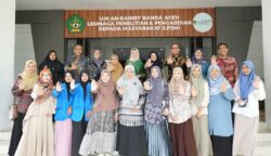 PSGA LP2M UIN Ar-Raniry Banda Aceh menggelar kuliah umum dan diskusi bertajuk “Mewujudkan Kemaslahantan Bangsa Melalui Penegakan Nilai-Nilai Keadilan Gender” di Ruang Pertemuan LP2M, pada Kamis (10/07/2025). (Foto: Humas Ar-Raniry)