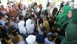 Bunda Pendidikan Anak Usia Dini (PAUD) Kota Banda Aceh, Illiza Sa’aduddin Djamal, melakukan kunjungan istimewa ke TK Negeri 3 Banda Aceh pada Rabu, 16 Juli 2025.
