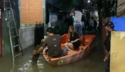 Jakarta 'Tenggelam', 50 Wilayah Kebanjiran Ketinggian Air Sampai 2,7 Meter, Ratusan Warga Mengungsi