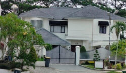 rumah mewah yang diduga milik mantan Kepala Dinas PUPR Sumatra Utara, Topan Obaja Putra Ginting (TOPG).