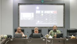 Prodi Doktor Studi Islam Pascasarjana UIN Ar-Raniry menggelar webinar internasional bertajuk “Kajian Islam: Tamadun di Pahang dan Hubungannya dengan Aceh”, Kamis (17/7). (Foto: Ist)