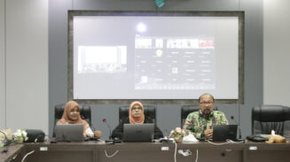 Prodi Doktor Studi Islam Pascasarjana UIN Ar-Raniry menggelar webinar internasional bertajuk “Kajian Islam: Tamadun di Pahang dan Hubungannya dengan Aceh”, Kamis (17/7). (Foto: Ist)