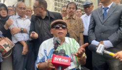 Pakai Kursi Roda, Eggi Sudjana Diperiksa Polda Metro Jaya Terkait Tudingan Ijazah Palsu Jokowi